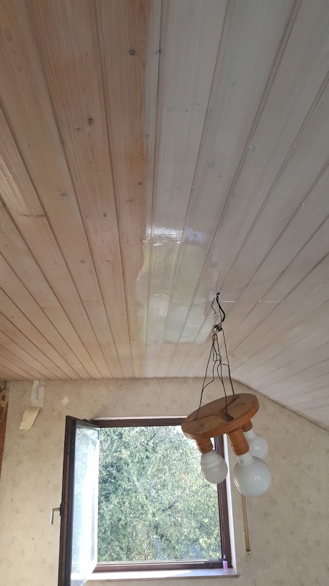 Holzdecke, zweifarbig im Zuge der Neugestaltung